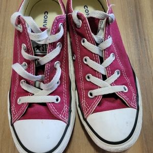 Converse Unisex size 2 boy girl big kid Burgundy